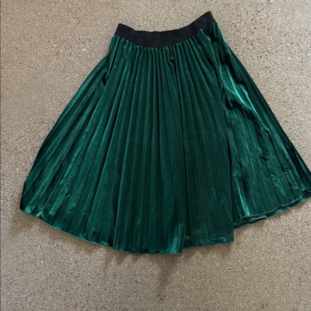 Elegant Green Pleated Girls Skirt